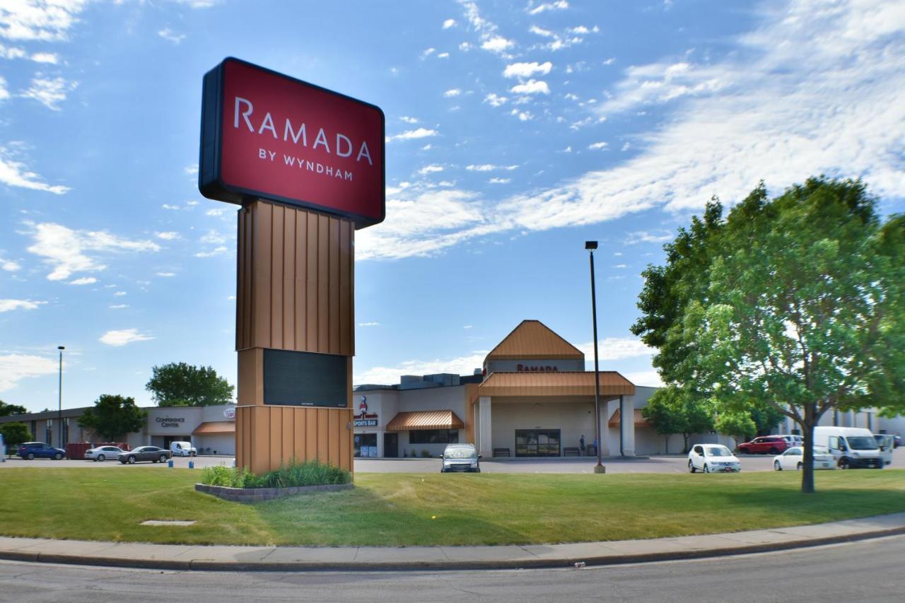 Ramada By Wyndham Sioux Falls Airport - Waterpark Resort & Event Center Экстерьер фото